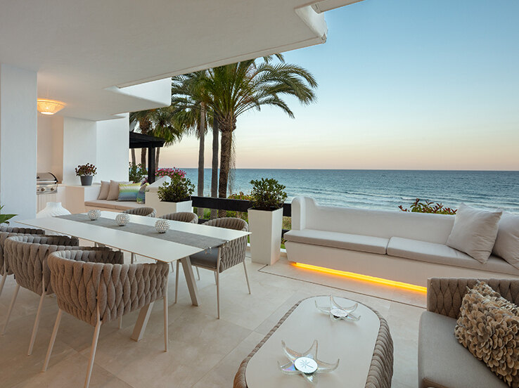 Beachfront property in Japanese Gardens