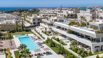 Large corner apartment in Alminar de Marbella, Nueva Andalucía