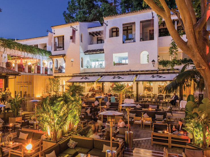 La Plaza Restaurant in Puente Romano