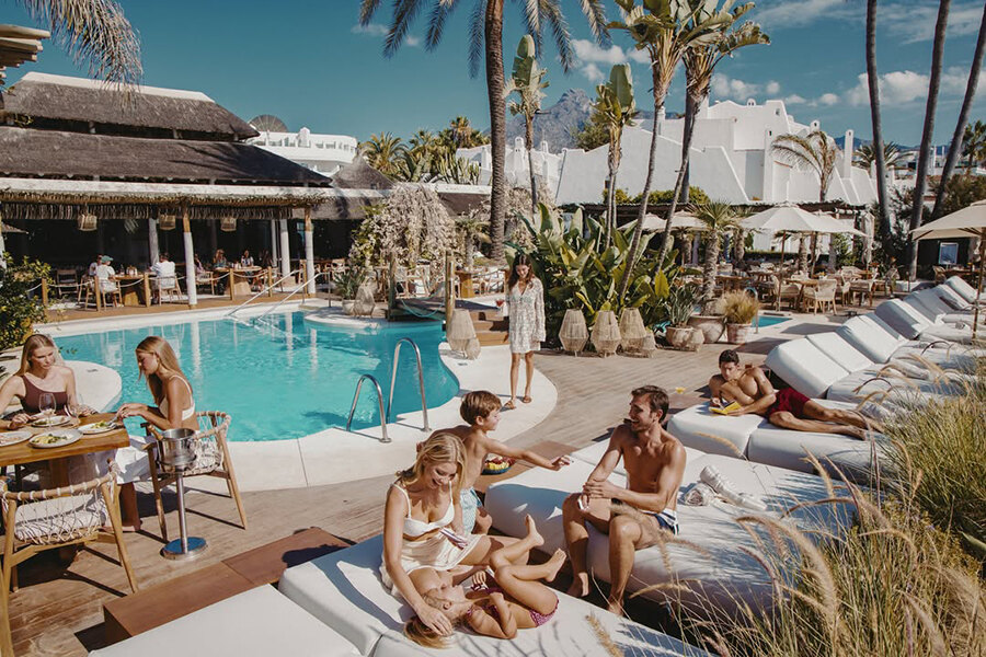 puente romano pool clubs