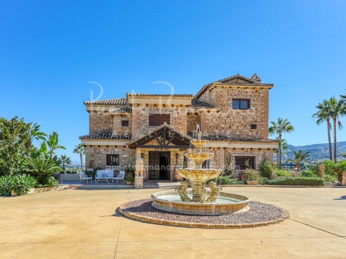 Exceptional private estate with panoramic views in Alhaurin de la Torre