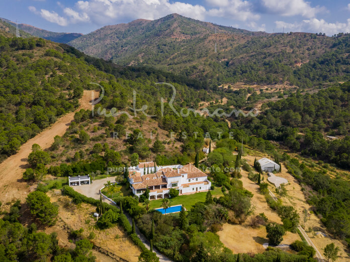 Finca mediterránea en un entorno idílico de El Velerín, Estepona