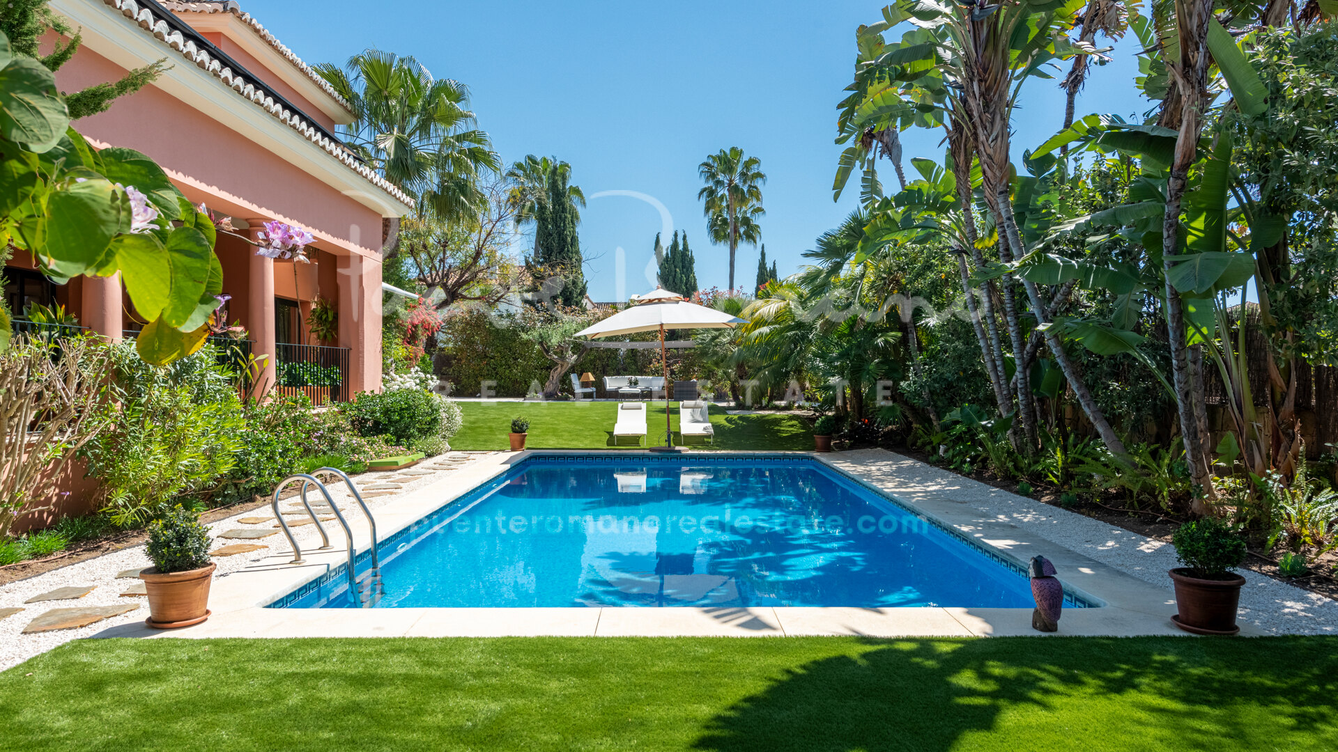 Top quality family villa in Altos de Puente Romano, ideal residential Golden Mile location