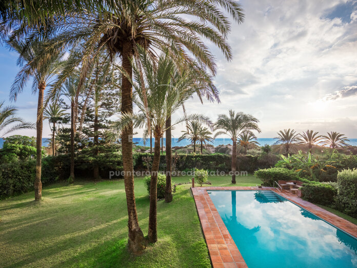 Villa en primera línea de playa en La Reserva de Los Monteros