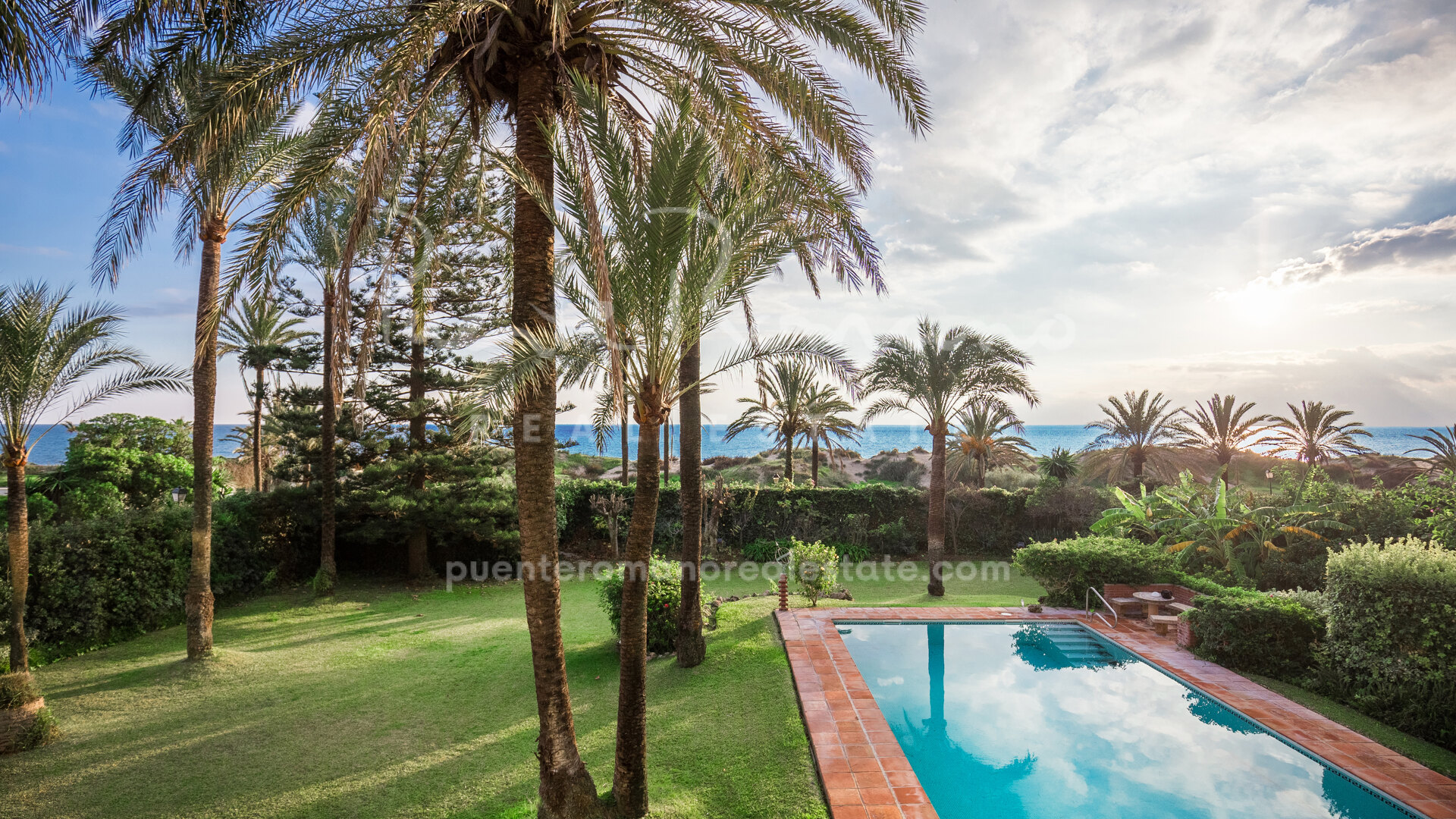 Beachfront villa in La Reserva de Los Monteros
