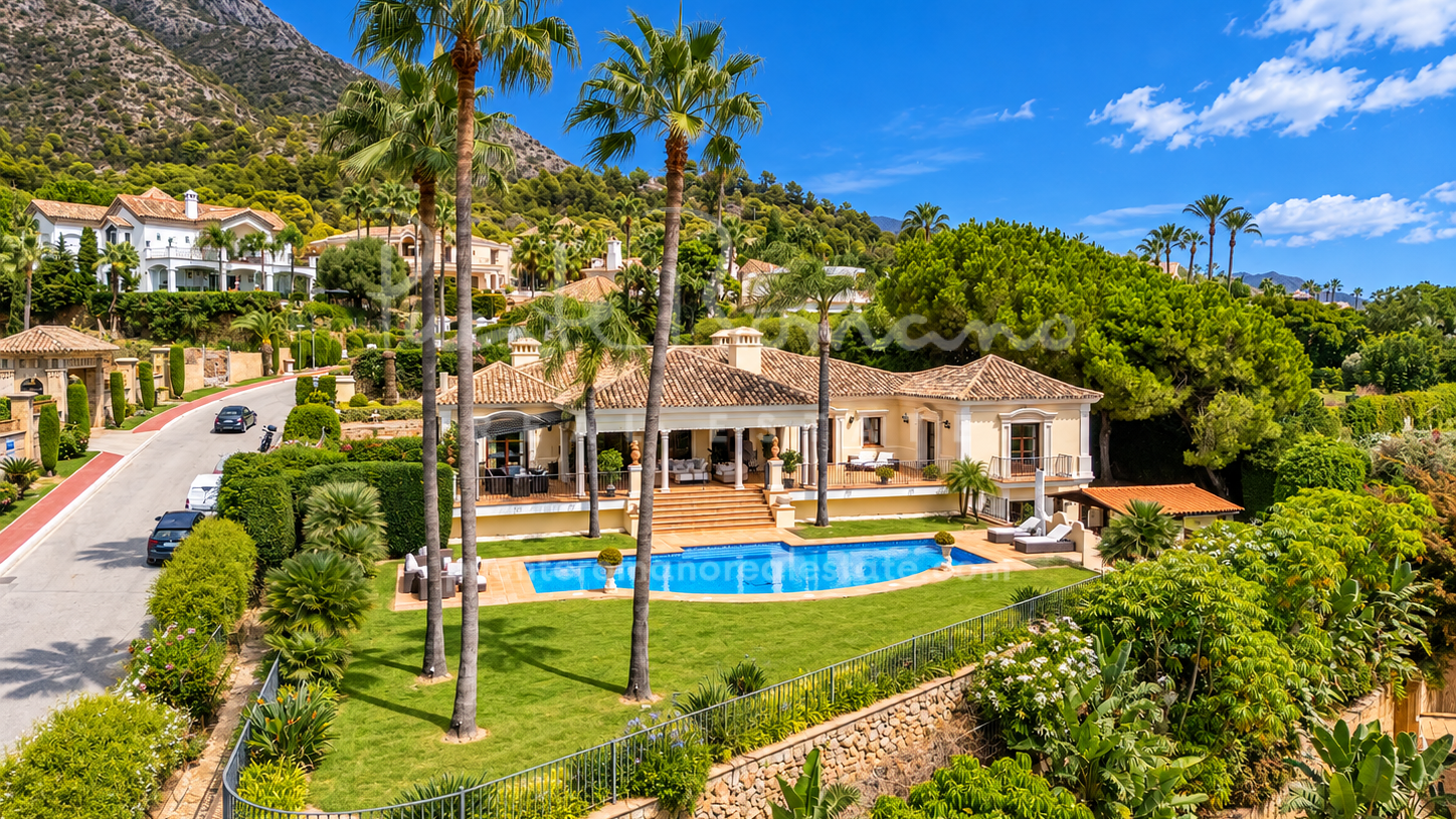 Elegant family villa with panoramic sea views in upper Sierra Blanca