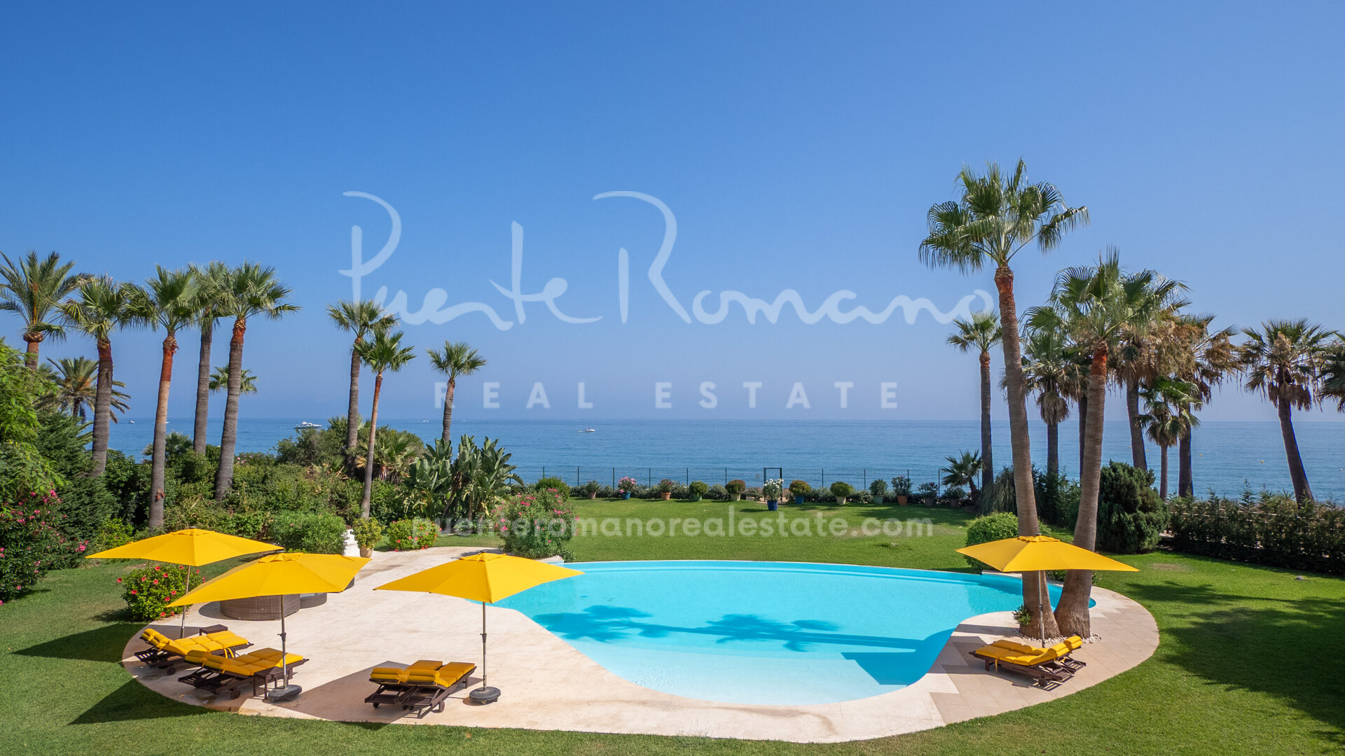 Villa Alcazar: Spectacular beachfront mansion on an extensive plot in Paraiso Barronal, New Golden Mile