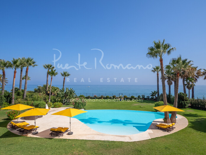 Villa Alcazar: Spectacular beachfront mansion on an extensive plot in Paraiso Barronal, New Golden Mile