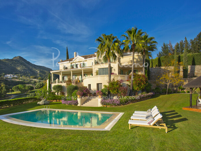 Elegant mansion in a prestigious golf resort in Benahavís