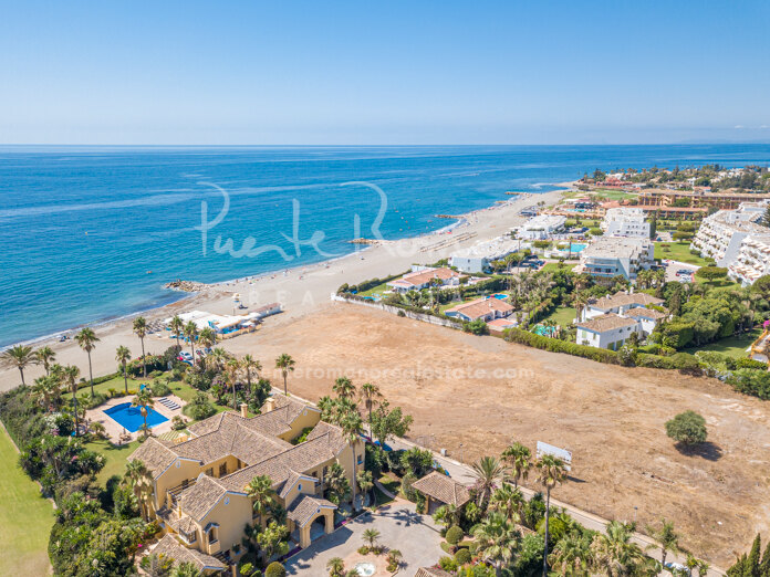 Parcela única de 10.000 m² en primera línea de playa en Guadalmina Baja