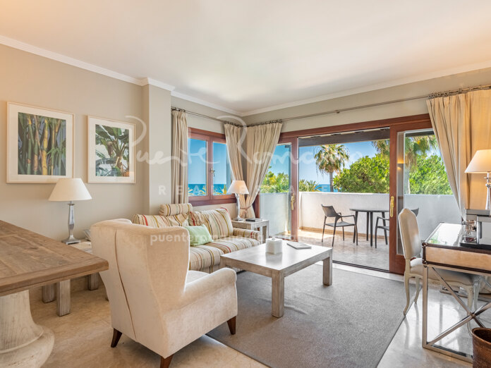 Cosy penthouse with sea views in the 5 star Puente Romano Resort