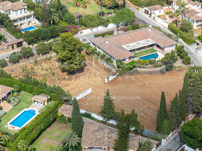 Large plot with partial sea views in Nagüeles, next to Sierra Blanca, with strong potential for one or three luxury homes