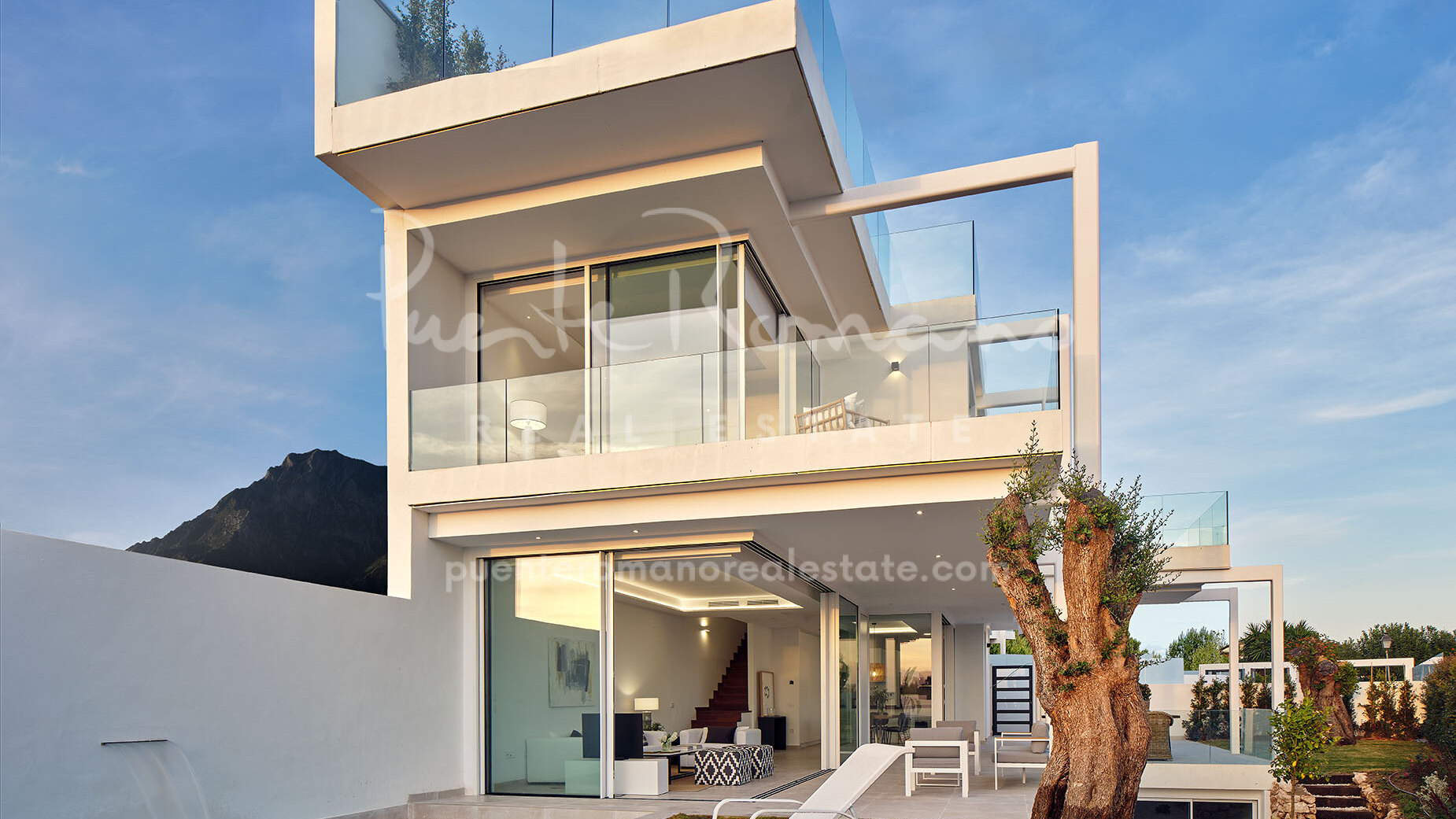 Villas under construction with sea views near Marbella centre