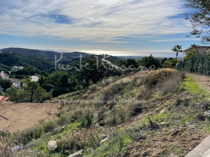 Parcela en Montemayor con espectaculares vistas al mar y la montaña con anteproyecto