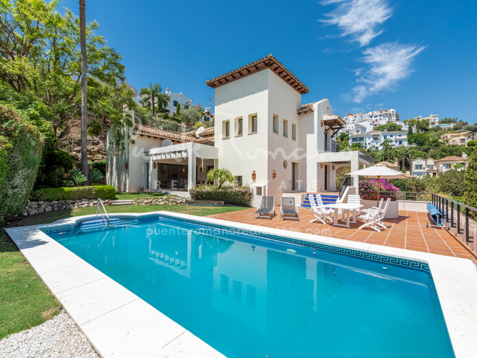 Charming villa in Los Arqueros with panoramic views