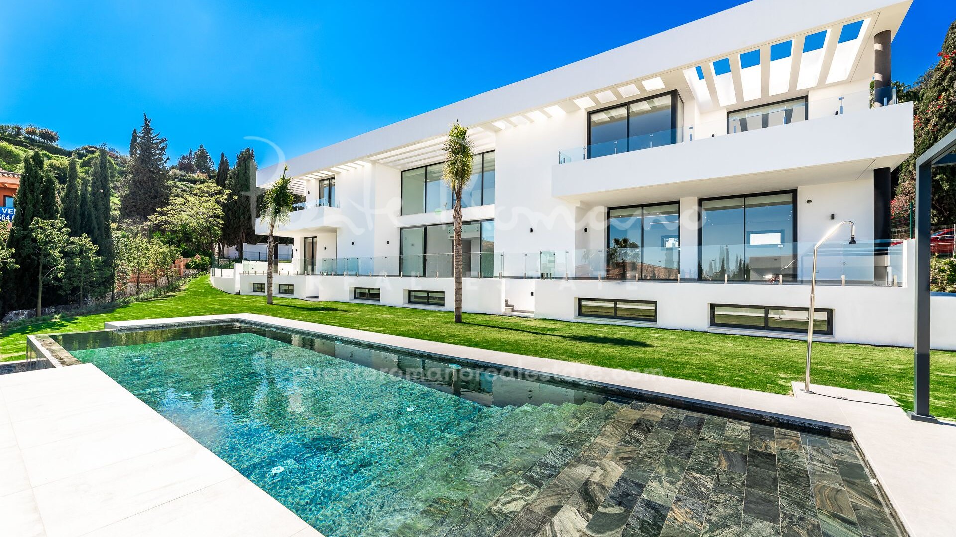 Brand-new modern luxury villa for sale in Paraiso Alto .