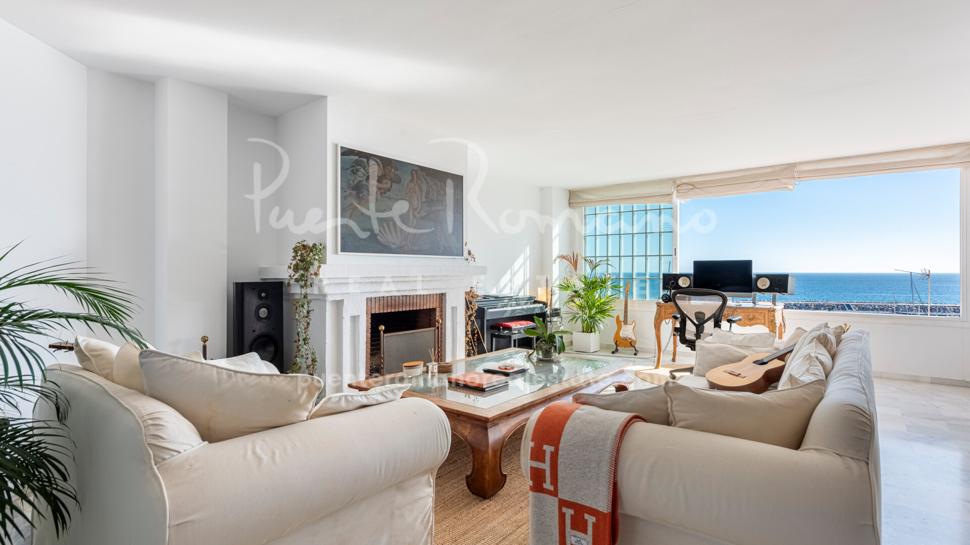 Charming apartment with breathtaking views of the sea and the Puerto Banús port