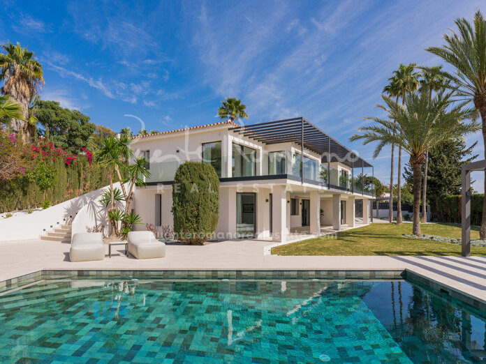 Magnífica villa contemporánea muy privada con vistas al mar y a la montaña en Rocío de Nagüeles