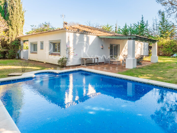 Villa a un paso de la playa y el puerto de Cabopino