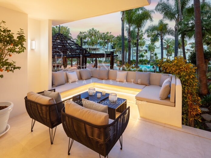 Stylish modern garden flat in a prime beachside location in Marina Puente Romano