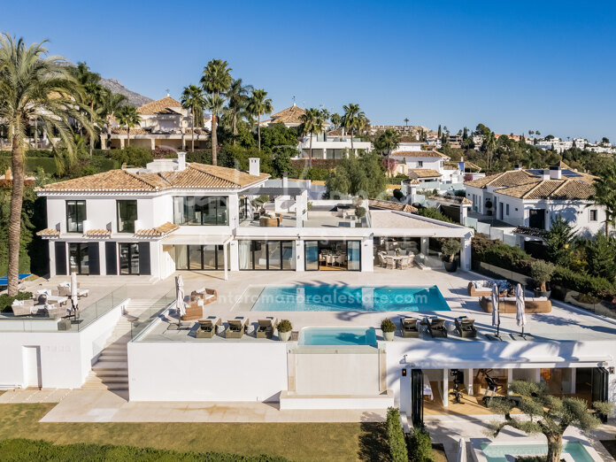 Luxury golf-front villa in the Golf Valley of Nueva Andalucía with spa, pool, Jacuzzi and panoramic views