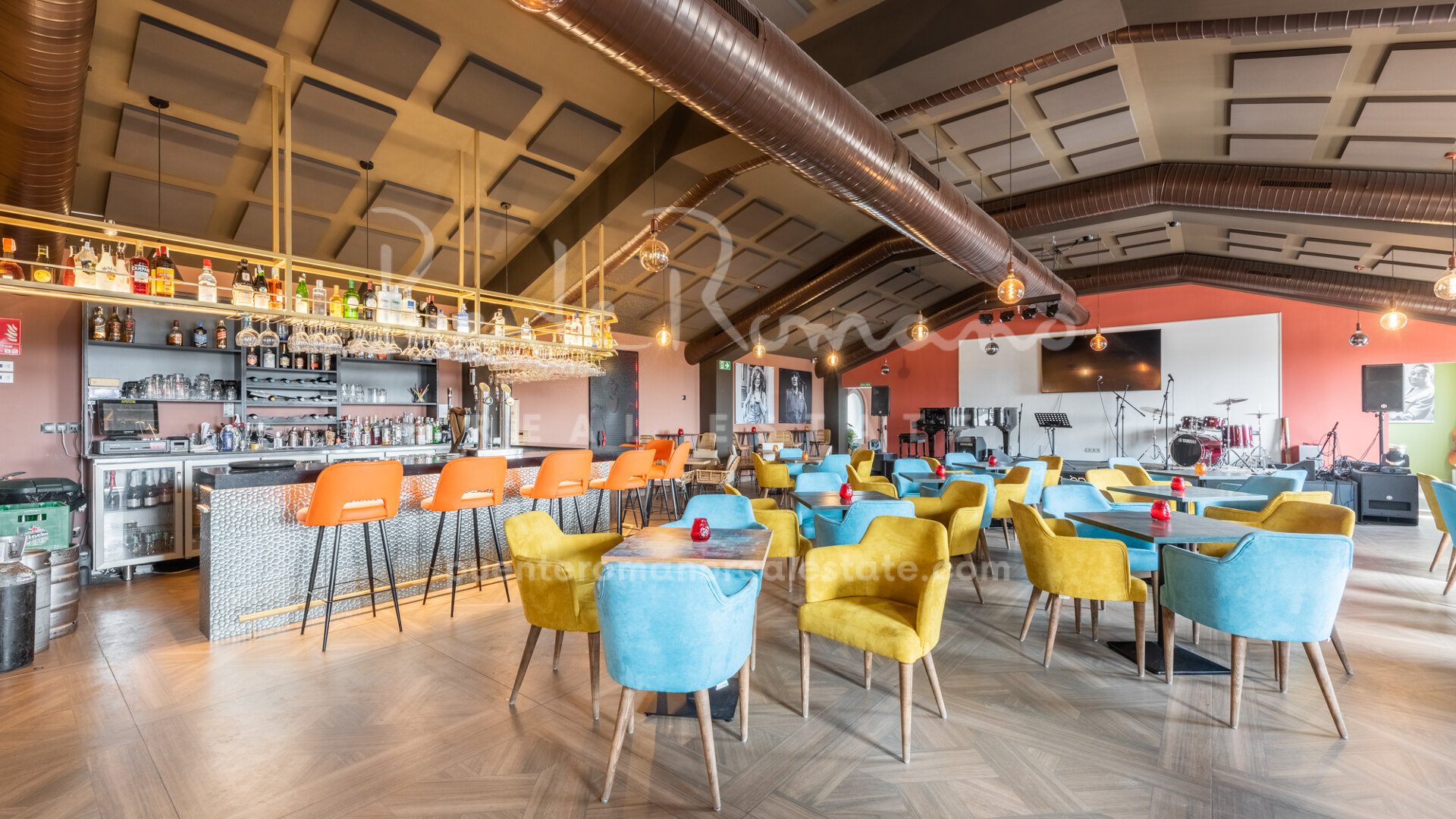 Fully equipped and furnished entertainment restaurant in El Paraíso Medio, Estepona