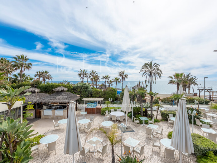 Lujoso apartamento en primera línea de playa en Guadalpin Hotel Banús