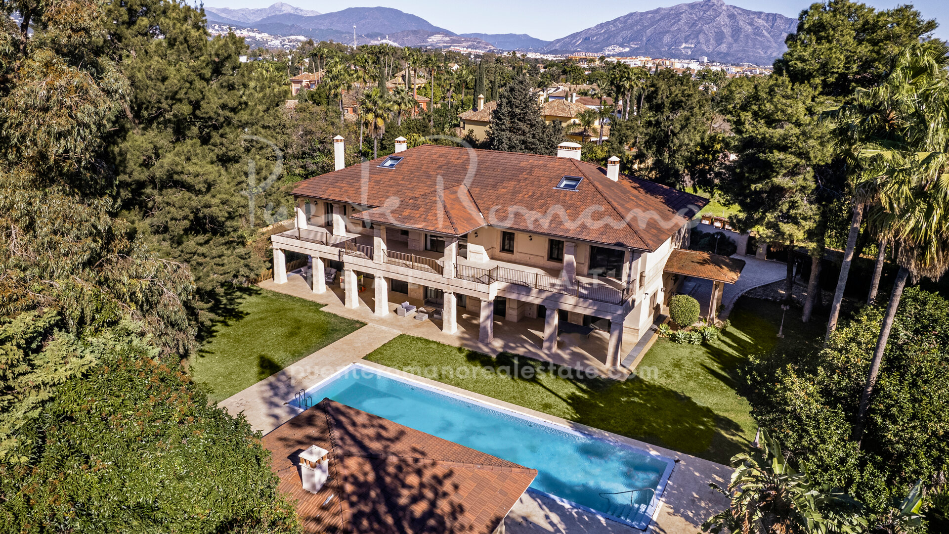 Preciosa Gran villa de lujo junto a la playa en Guadalmina baja