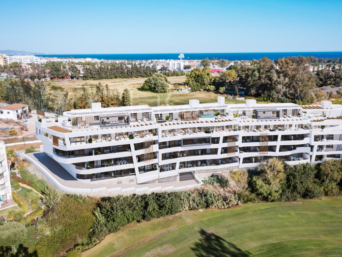 Moderna primera línea de golf nuevo desarrollo en Guadalmina Alta