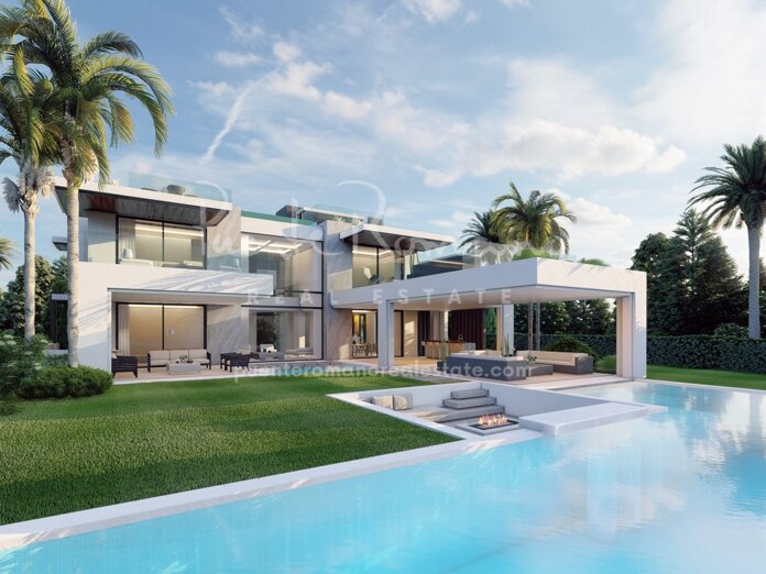 Villa under construction on the Golden Mile just minutes from Puente Romano
