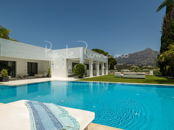 Villa with stunning views of La Concha mountain and Las Brisas golf course