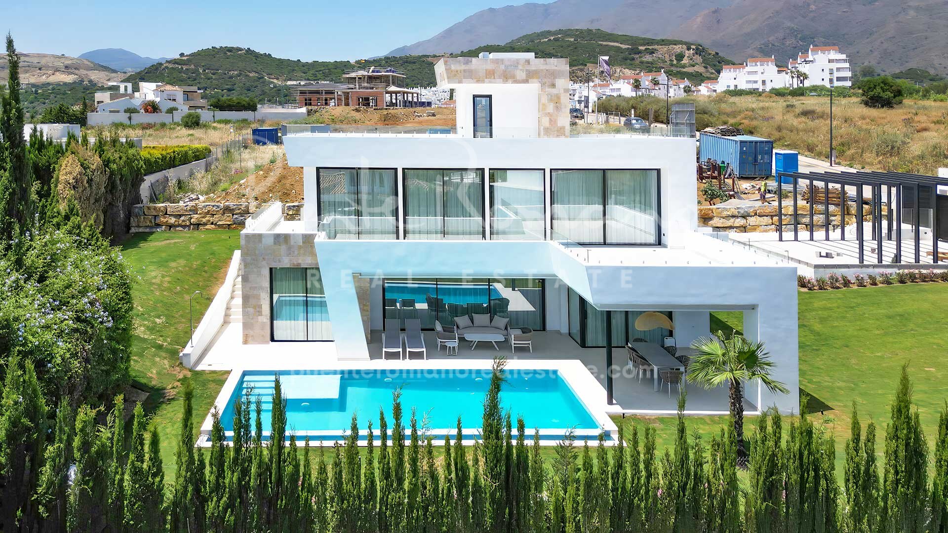 Spectacular villa in Valle Romano with sea, golf and mountains views