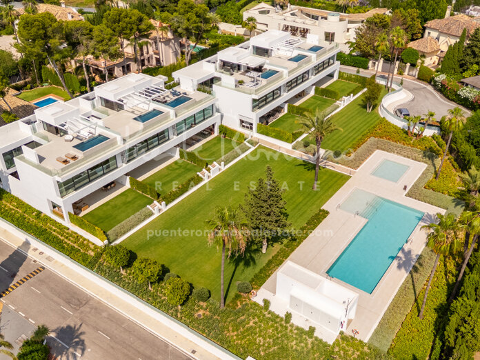Contemporary semi-detached villa with amazing rooftop with pool and views in Vilas 6, Nueva Andalucía