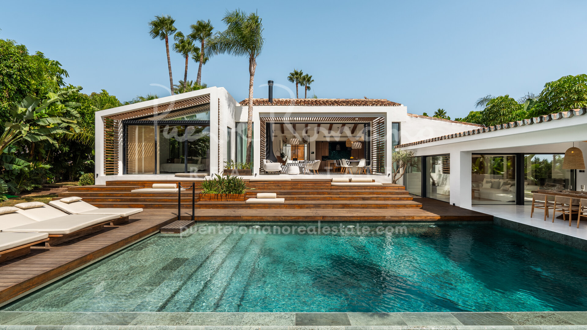 Exceptional frontline Golf villa in a prestigious gated community in Nueva Andalucía