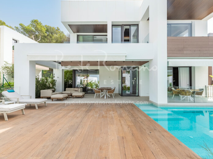 Nueva villa en La Fuente, una comunidad cerrada, a poca distancia a pie del centro de Marbella y de la playa