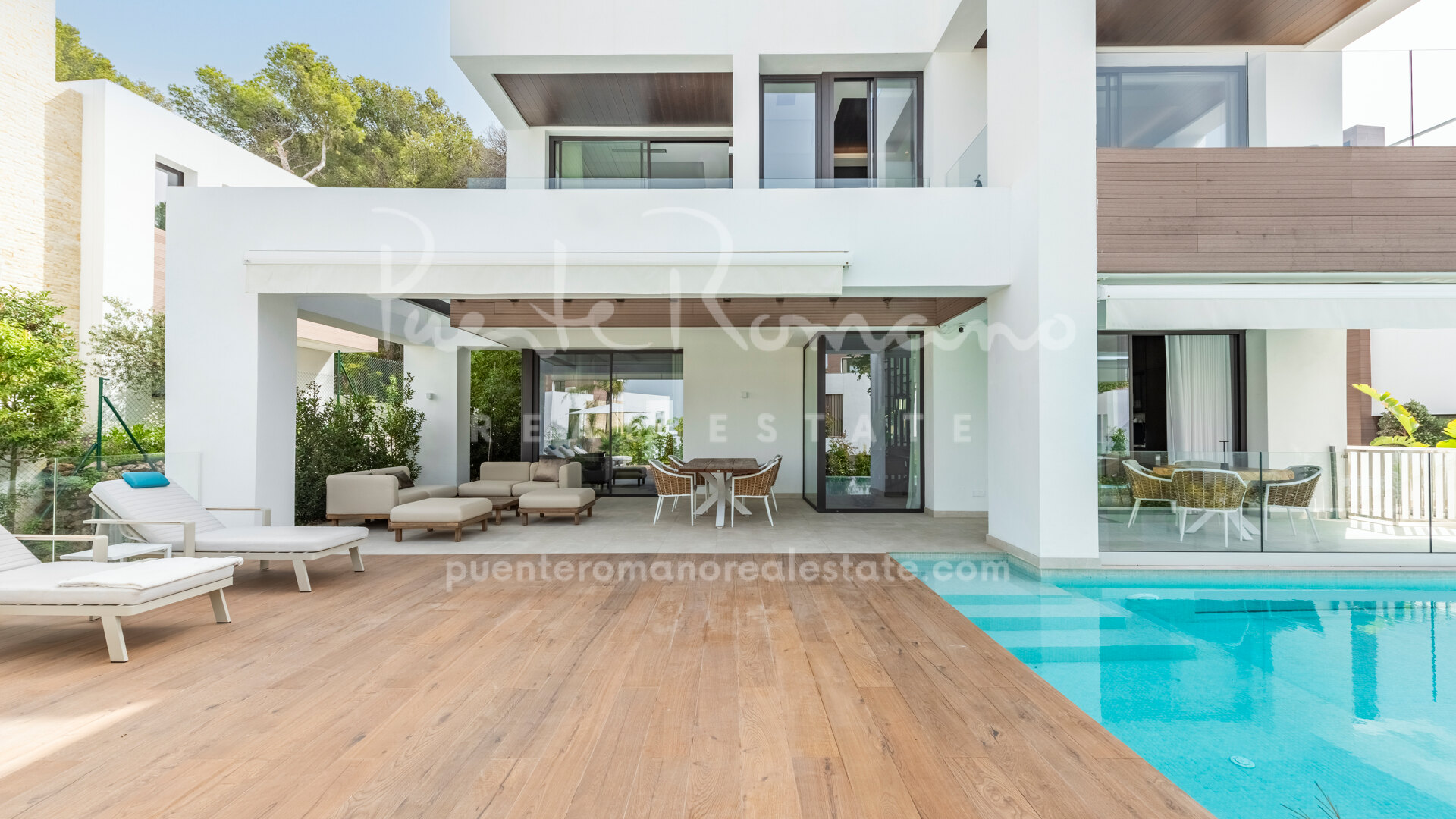Nueva villa en La Fuente, una comunidad cerrada, a poca distancia a pie del centro de Marbella y de la playa