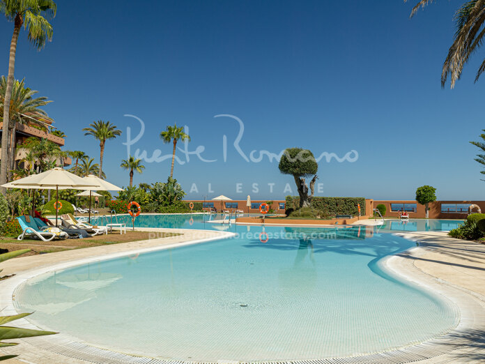 Stunning garden apartment in Malibu, a beachfront complex close to Puerto Banús