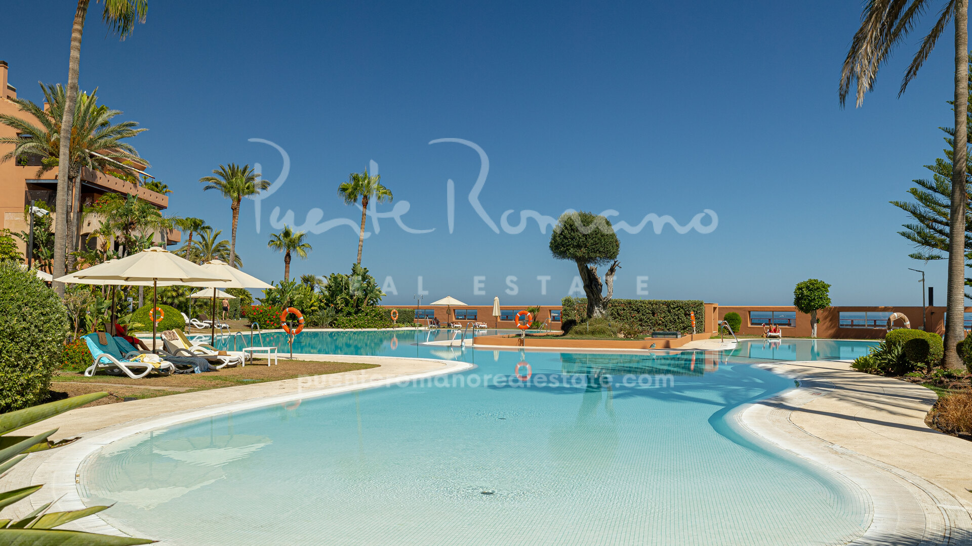 Stunning garden apartment in Malibu, a beachfront complex close to Puerto Banús