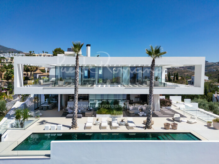 Impressive contemporary villa with open views to La concha and to the sea in Benahavís