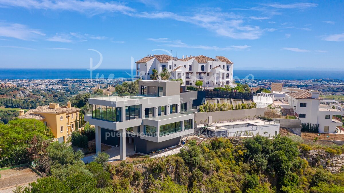 Modern villa with 360-degree views in Los Arqueros
