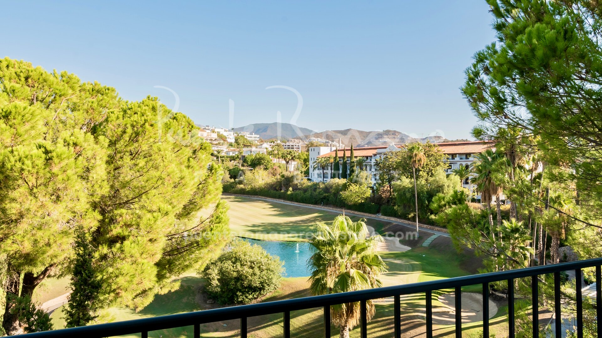 Amplia adosada con excelentes vistas al golf en La Quinta