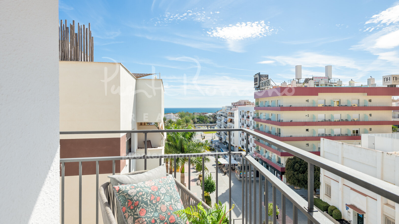 Splendid penthouse with sea views in the heart of San Pedro de Alcántara