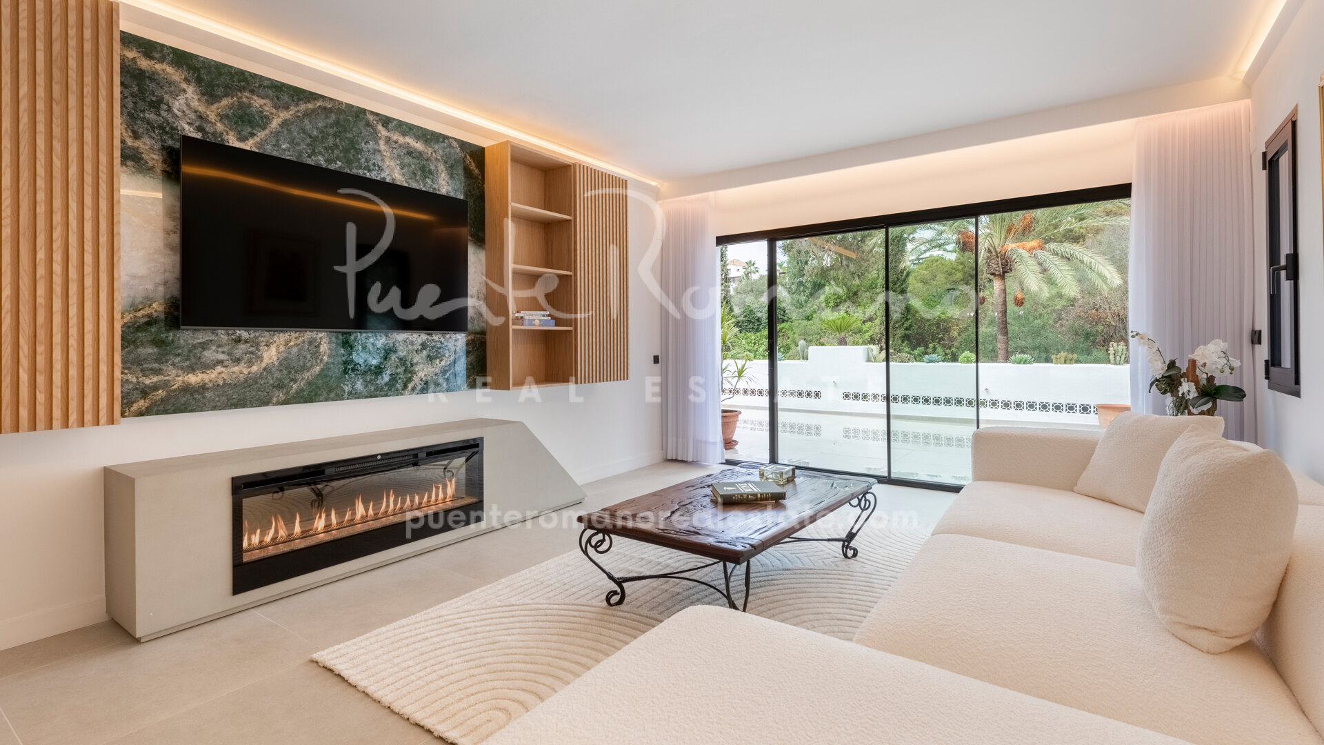 Elegante e impecable apartamento en una comunidad cerrada en la Milla de Oro