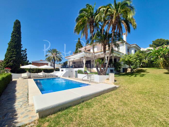 Villa con encanto andaluz y vistas al Mar Mediterráneo en Nueva Andalucía