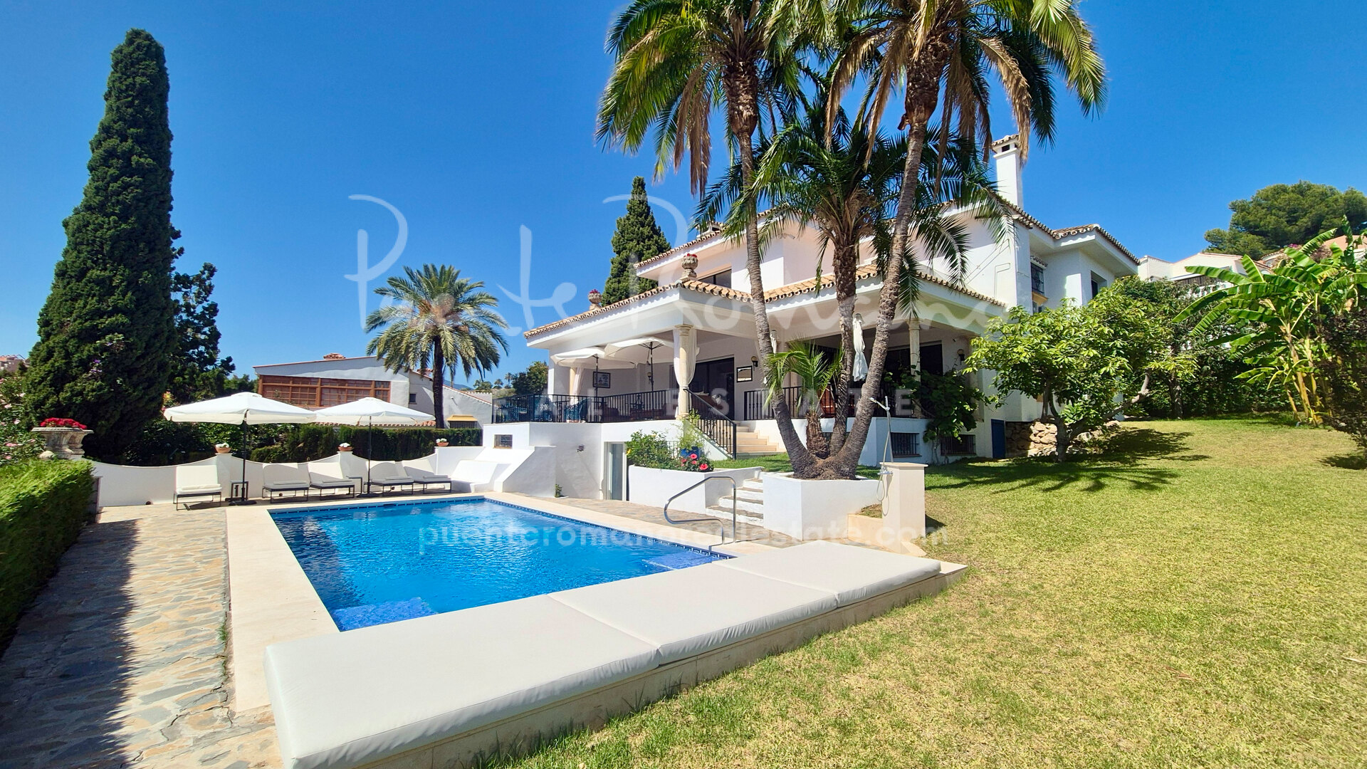 Villa con encanto andaluz y vistas al Mar Mediterráneo en Nueva Andalucía