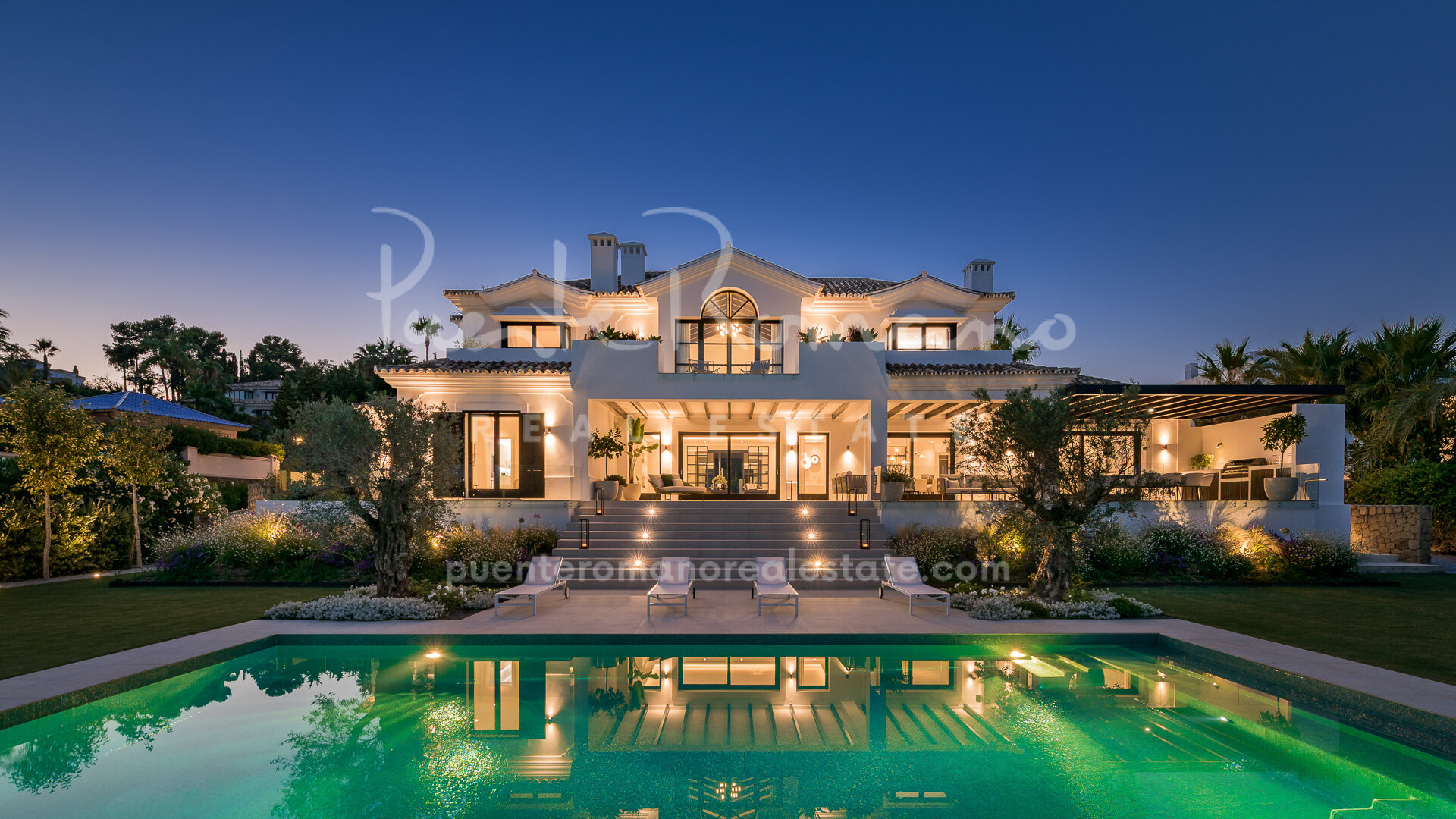 Stunning timeless villa with sea views in La Cerquilla in Nueva Andalucía