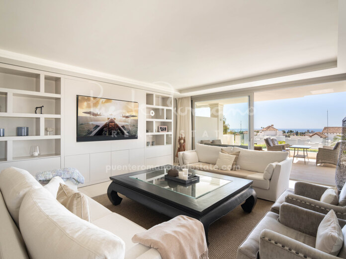 Exclusivo apartamento en planta baja en 9 Lions Residences con vistas al mar y la montaña