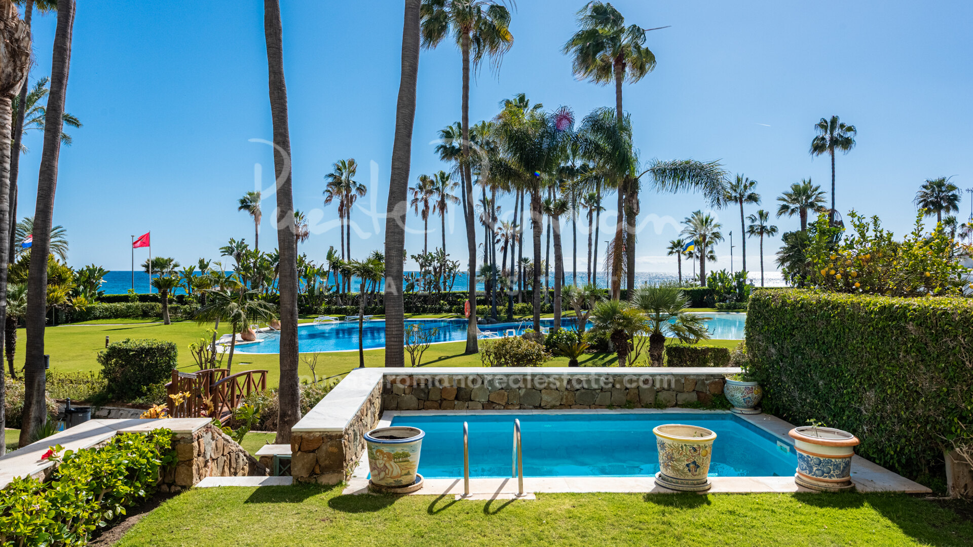 Front line beach apartment with sea views and private pool in Los Granados II