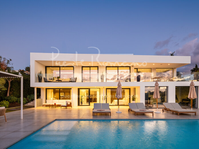 Villa Mila - Moderna villa en primera línea de golf en el corazón de Nueva Andalucía