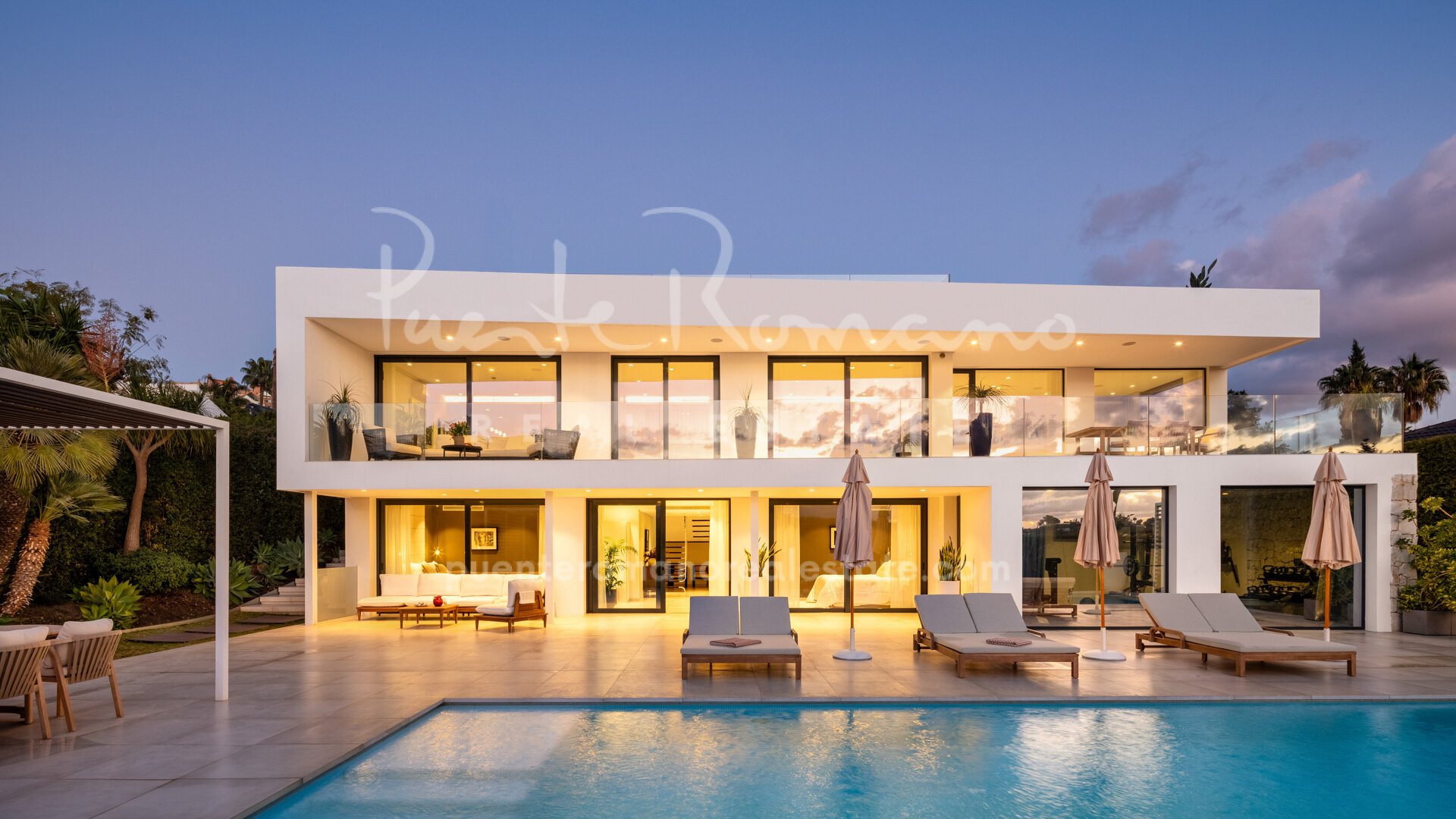 Villa Mila - Moderna villa en primera línea de golf en el corazón de Nueva Andalucía